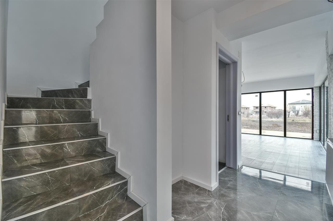 Vila  3 Camere  124 MP  Teren 284 MP  Bragadiru COMISION 0 %