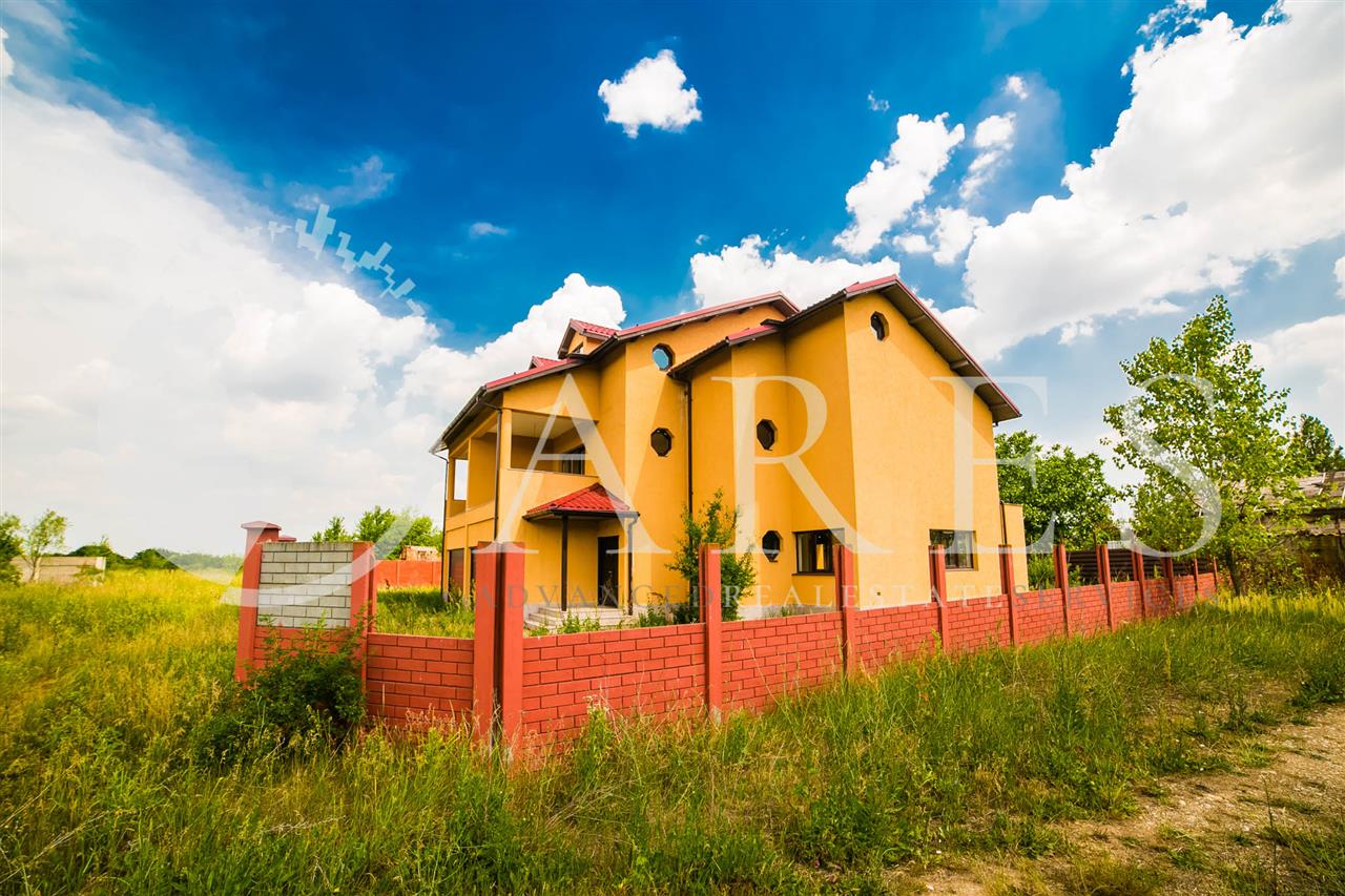 Vanzare Vila Saftica 7 camere, DUPLEX 350 mp, Perfectă pentru liniștea familiei tale!