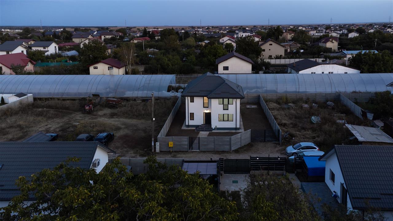BERCENICENTRAL,VILA INDIVIDUALA ,5 CAMERE, 3 BAI ,TEREN 402 MP ,LA CHEIE!