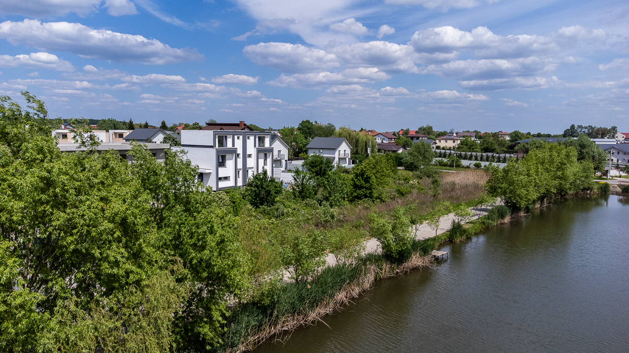 CORBEANCA  VILA PASIVA,4 CAMERE,215 MP,TEREN 394 MP,VEDERE LAC,LA CHEIE!