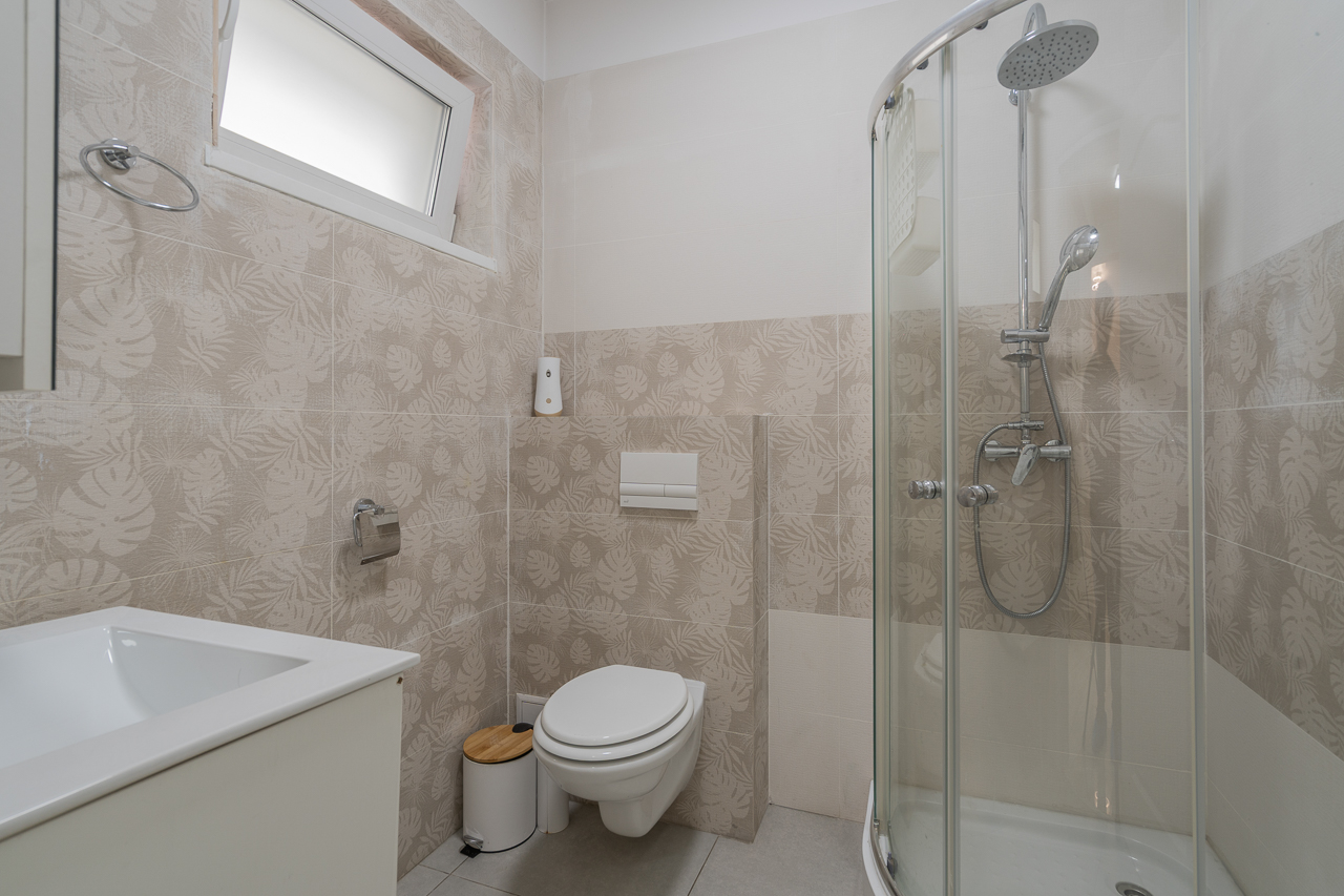 POPESTI LEORDENI,VILA INDIVIDUALA LIPITA INSIRUITA,4 CAMERE,112 MP,TEREN 179 MP