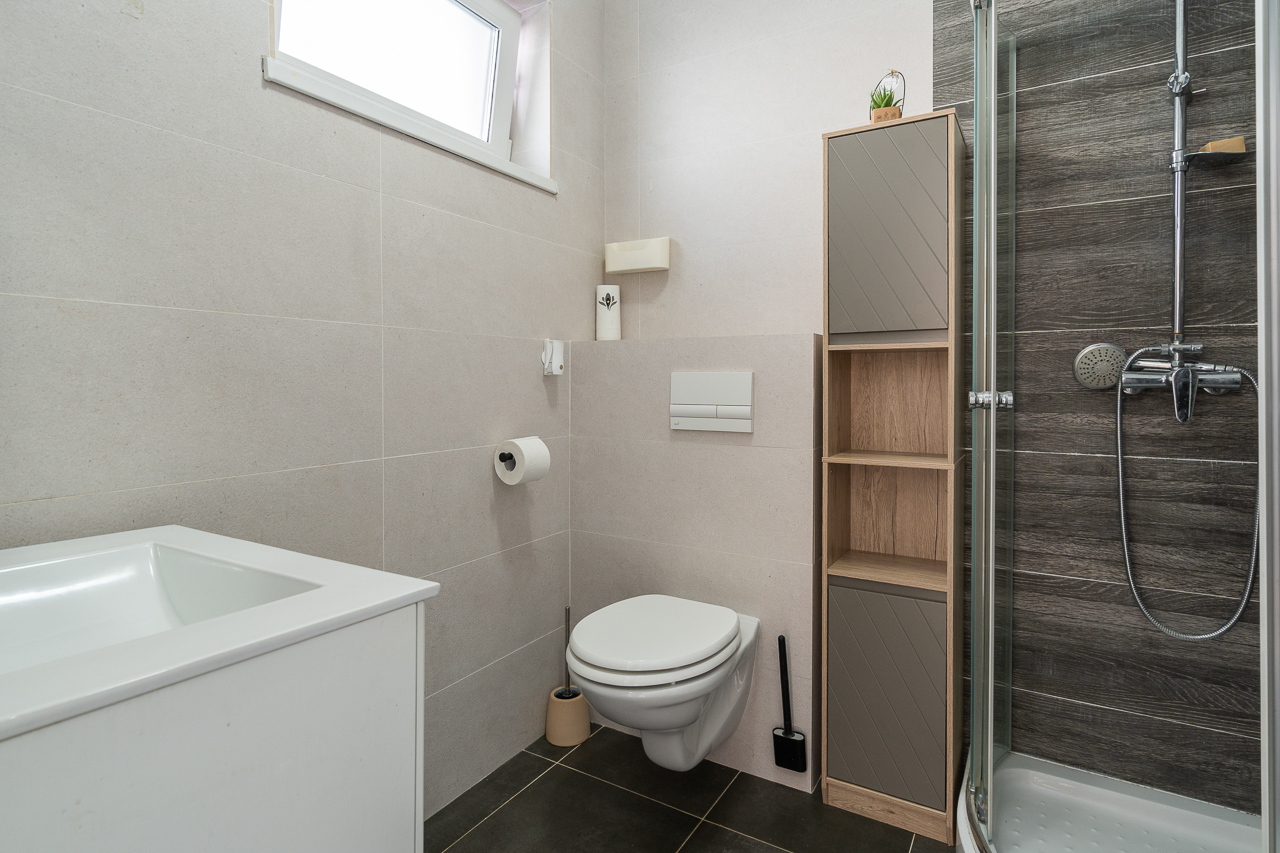 POPESTI LEORDENI,VILA INDIVIDUALA LIPITA INSIRUITA,4 CAMERE,112 MP,TEREN 159 MP