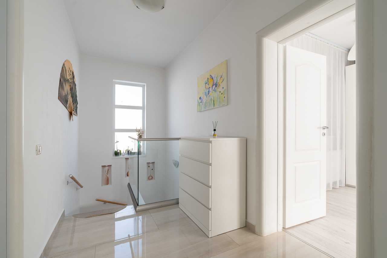 POPESTI LEORDENI,VILA INDIVIDUALA LIPITA INSIRUITA,4 CAMERE,112 MP,TEREN 159 MP