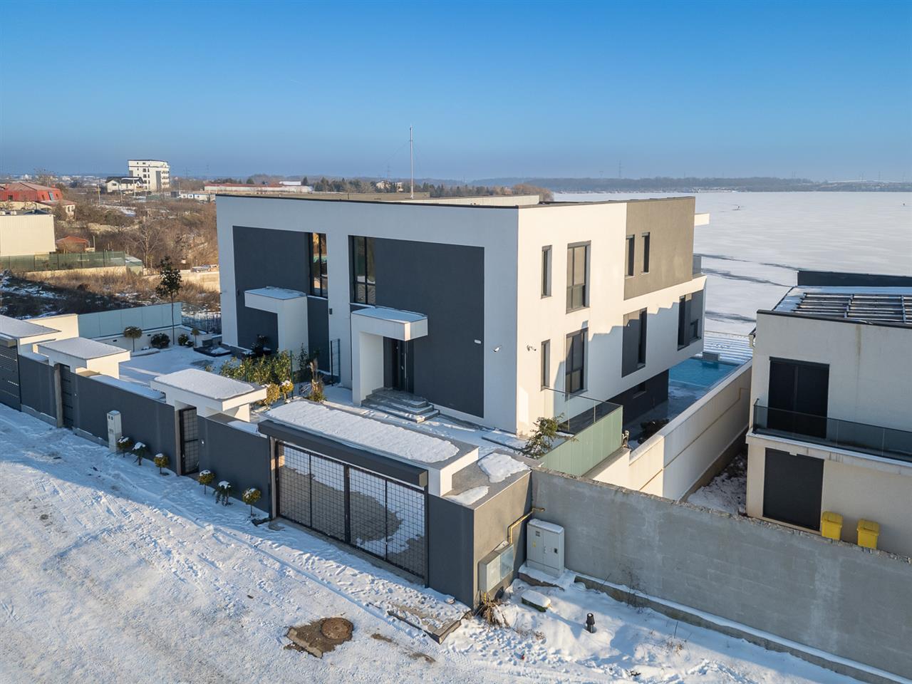 CERNICA,VILA INDIVIDUALA LIPITA,5 CAMERE,453 MP,TEREN 587 MP,PISCINA,DESCHIDERE LAC