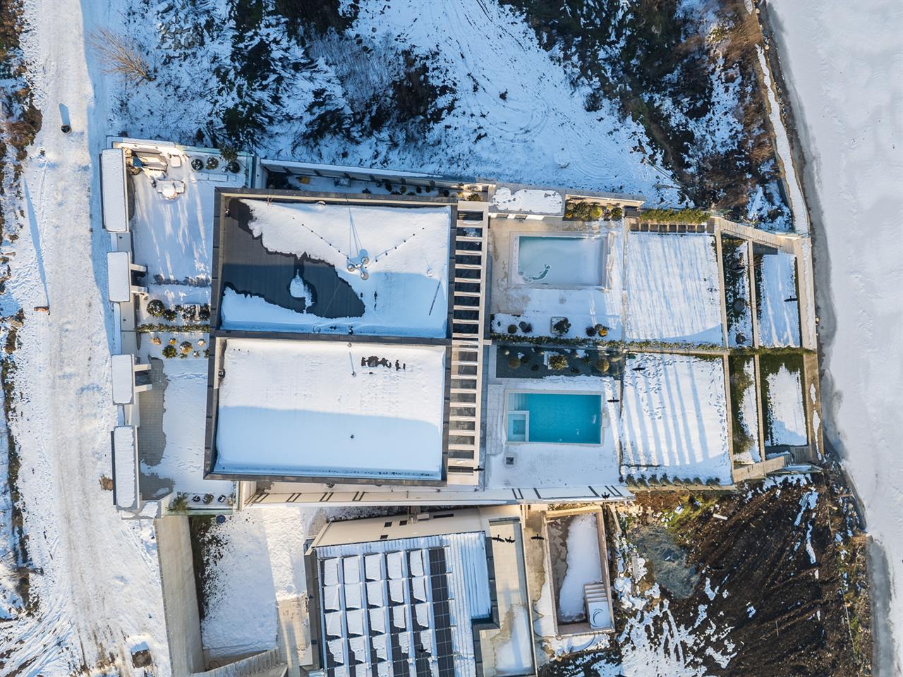 CERNICA,VILA INDIVIDUALA LIPITA,5 CAMERE,453 MP,TEREN 587 MP,PISCINA,DESCHIDERE LAC