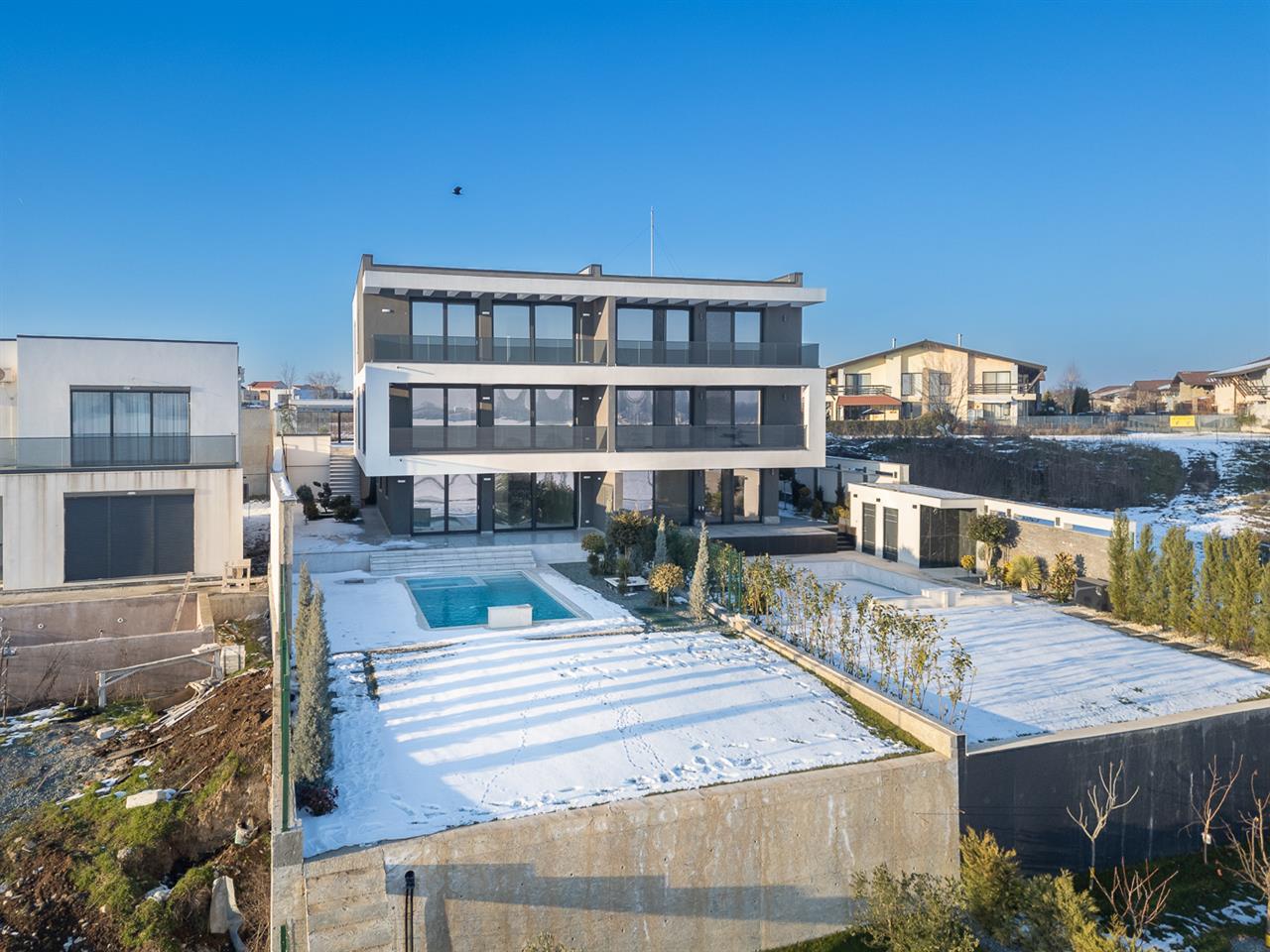 CERNICA,VILA INDIVIDUALA LIPITA,5 CAMERE,453 MP,TEREN 587 MP,PISCINA,DESCHIDERE LAC