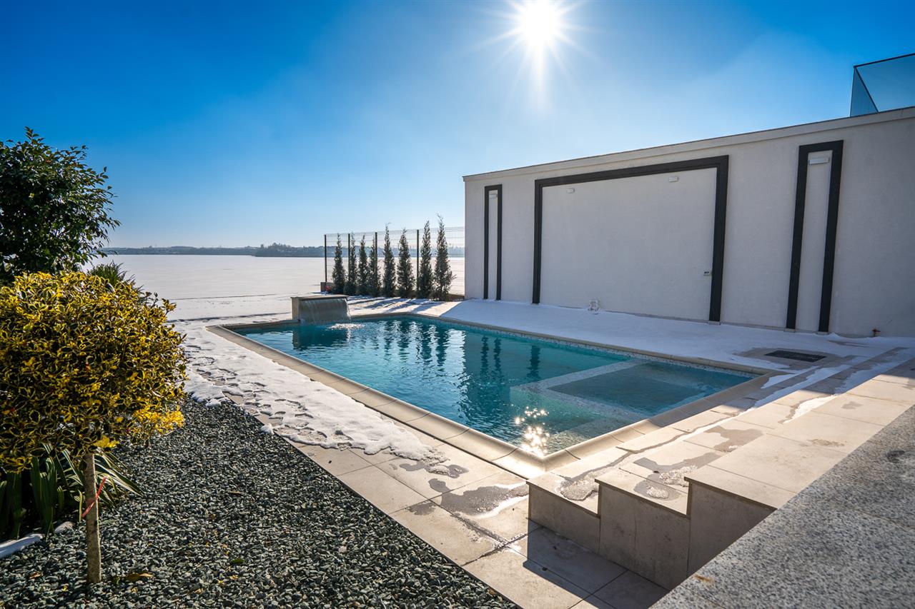 CERNICA,VILA INDIVIDUALA LIPITA,5 CAMERE,453 MP,TEREN 587 MP,PISCINA,DESCHIDERE LAC