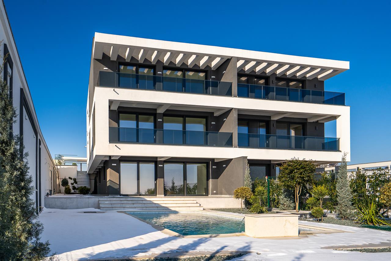 CERNICA,VILA INDIVIDUALA LIPITA,5 CAMERE,453 MP,TEREN 587 MP,PISCINA,DESCHIDERE LAC