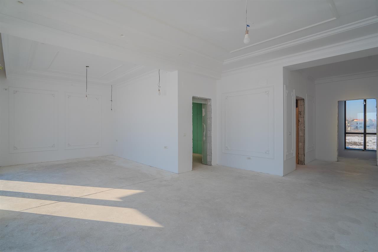 CERNICA,VILA INDIVIDUALA LIPITA,5 CAMERE,453 MP,TEREN 587 MP,PISCINA,DESCHIDERE LAC