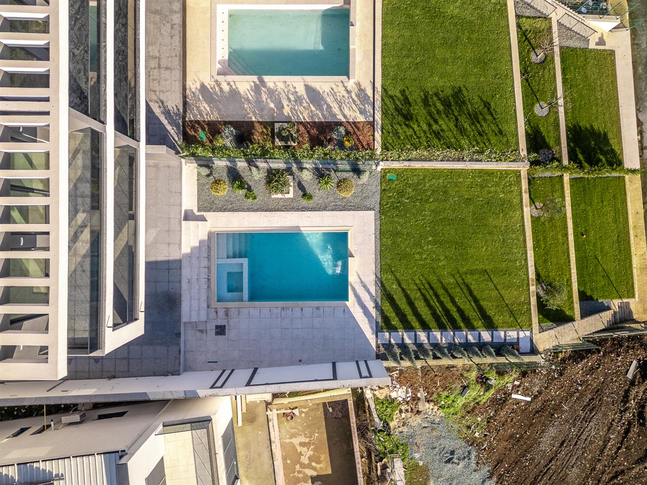 CERNICA,VILA INDIVIDUALA LIPITA,5 CAMERE,453 MP,TEREN 587 MP,PISCINA,DESCHIDERE LAC