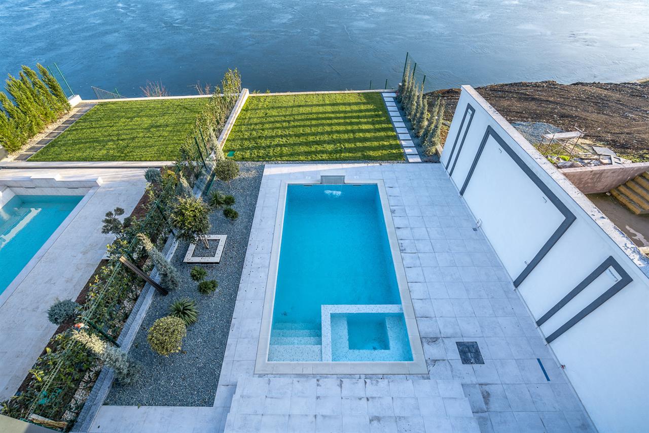 CERNICA,VILA INDIVIDUALA LIPITA,5 CAMERE,453 MP,TEREN 587 MP,PISCINA,DESCHIDERE LAC