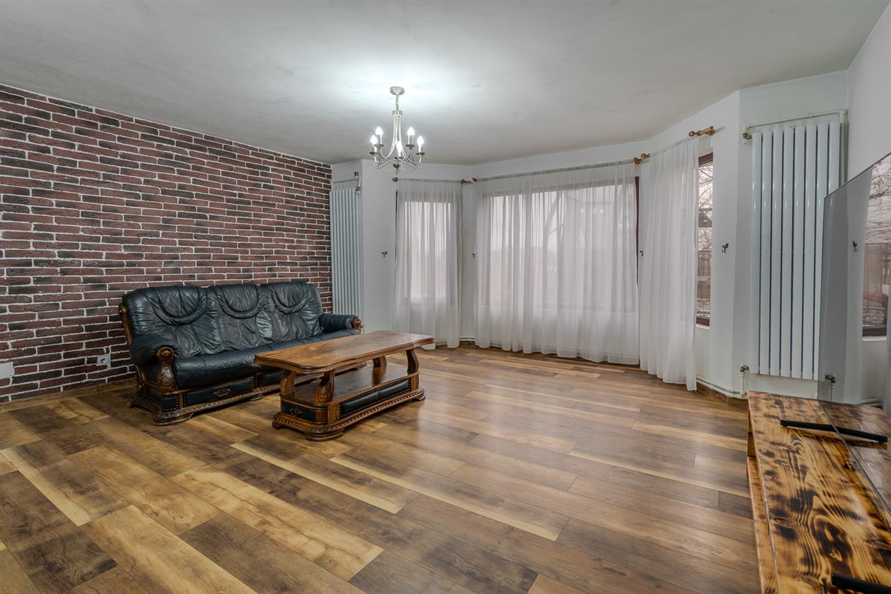 PROGRESUL GIURGIULUI,VILA INDIVIDUALA,5 CAMERE,221 MP,TEREN 379 MP