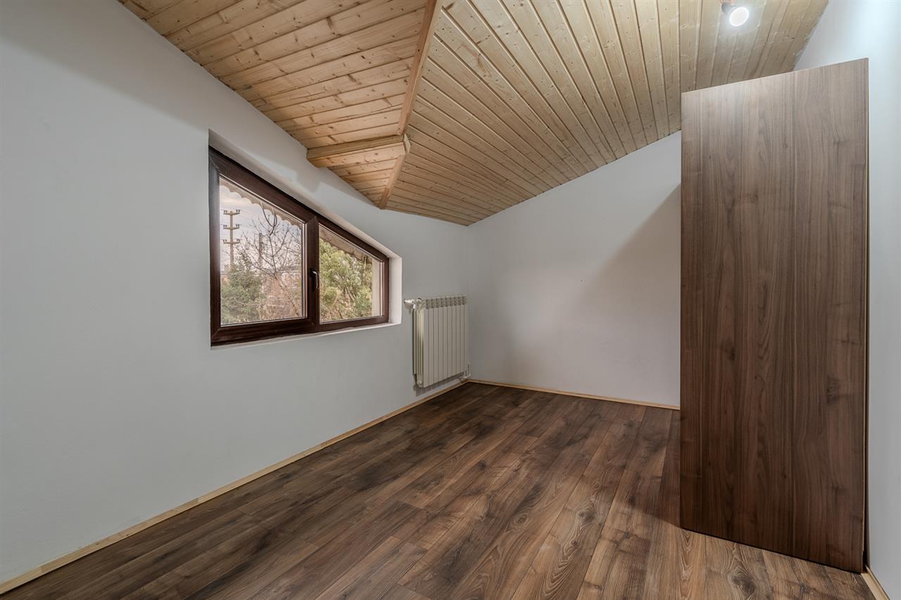 PROGRESUL GIURGIULUI,VILA INDIVIDUALA,5 CAMERE,221 MP,TEREN 379 MP