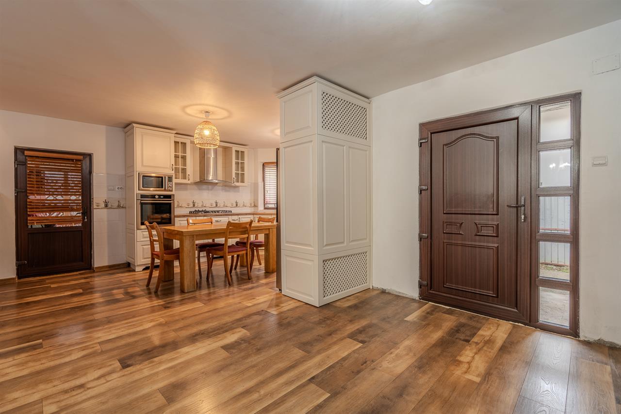 PROGRESUL GIURGIULUI,VILA INDIVIDUALA,5 CAMERE,221 MP,TEREN 379 MP