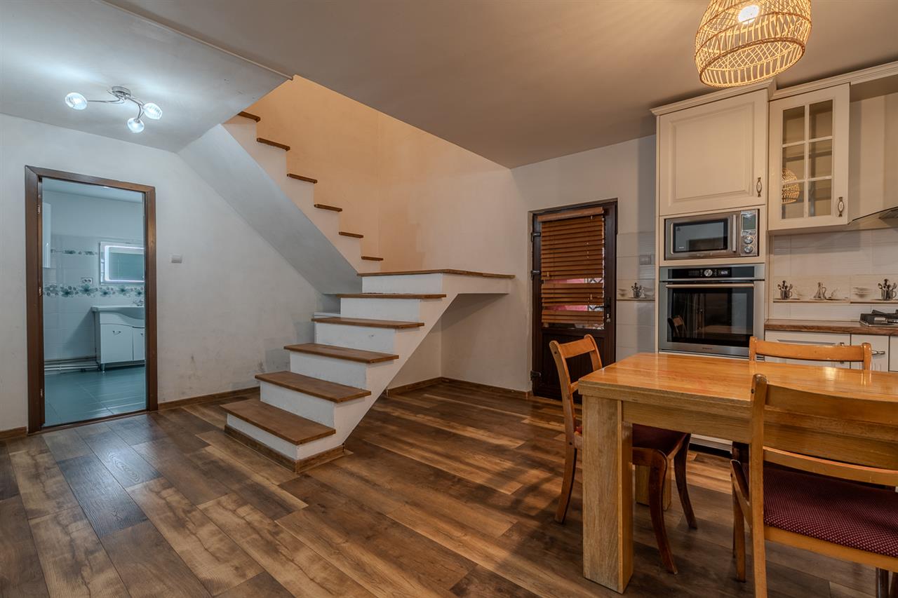 PROGRESUL GIURGIULUI,VILA INDIVIDUALA,5 CAMERE,221 MP,TEREN 379 MP