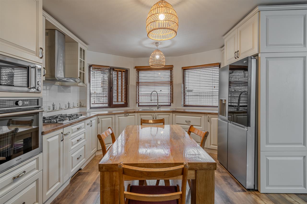 PROGRESUL GIURGIULUI,VILA INDIVIDUALA,5 CAMERE,221 MP,TEREN 379 MP