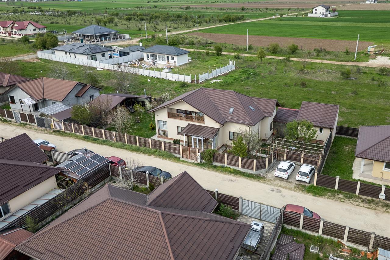 DOMNESTI,VILA INDIVIDUALA,4 CAMERE,258 MP,TEREN 700 MP,AN 2017