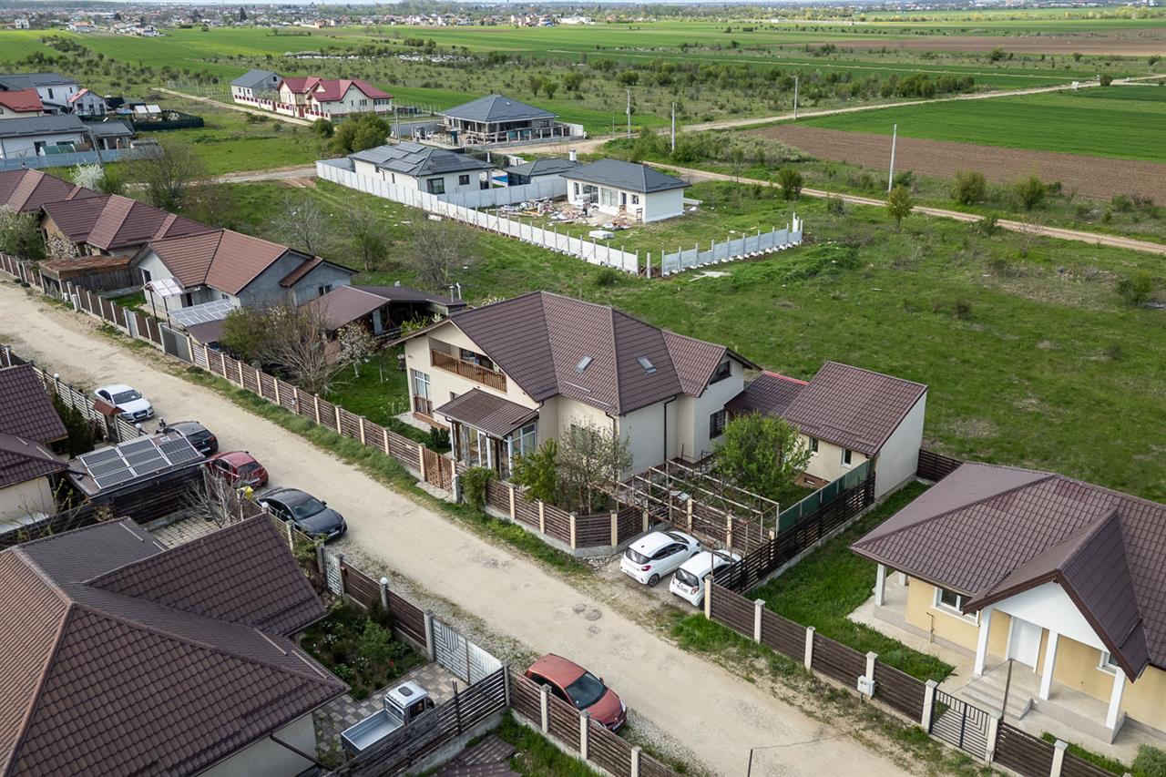 DOMNESTI,VILA INDIVIDUALA,4 CAMERE,258 MP,TEREN 700 MP,AN 2017