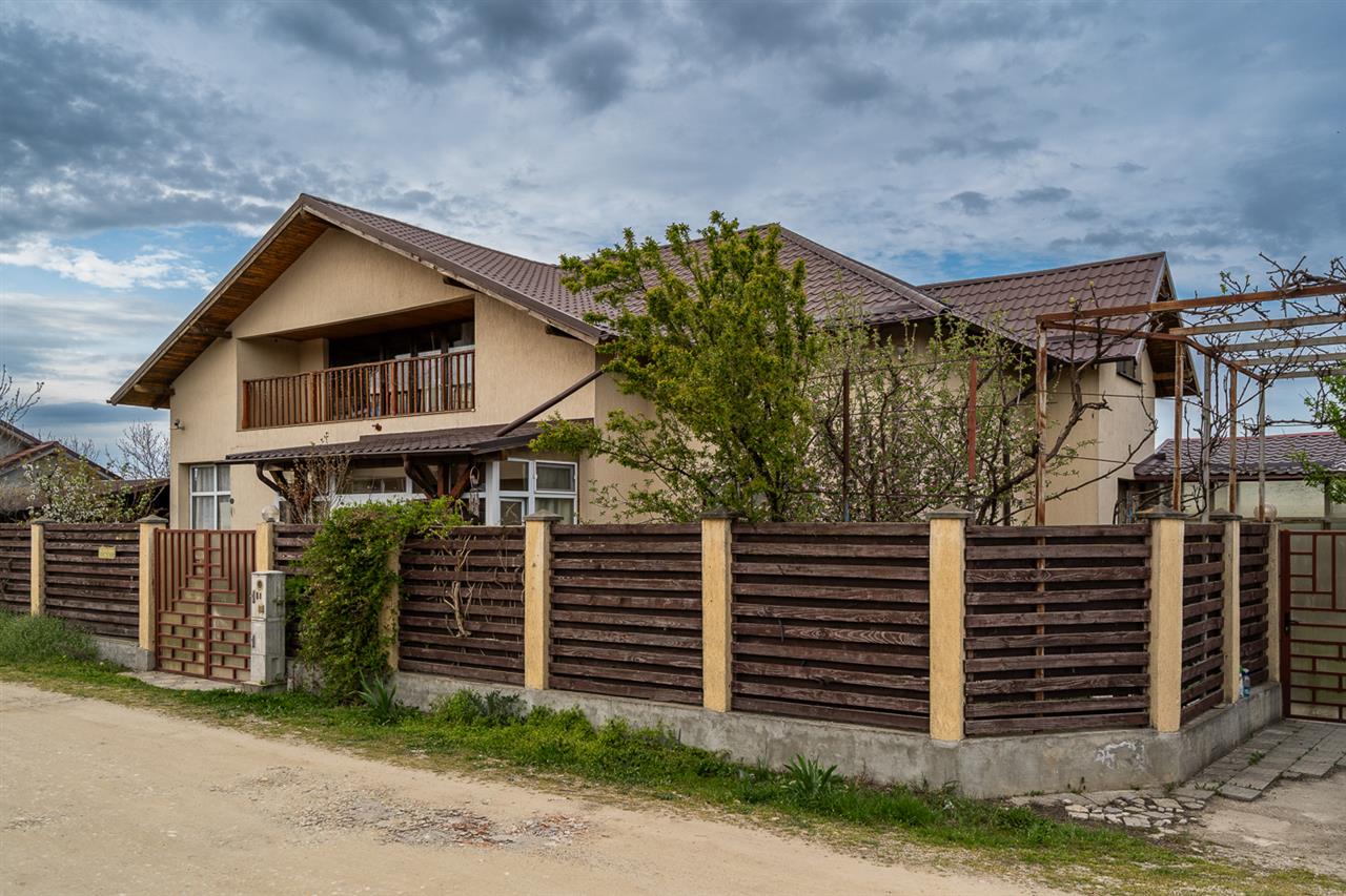 DOMNESTI,VILA INDIVIDUALA,4 CAMERE,258 MP,TEREN 700 MP,AN 2017