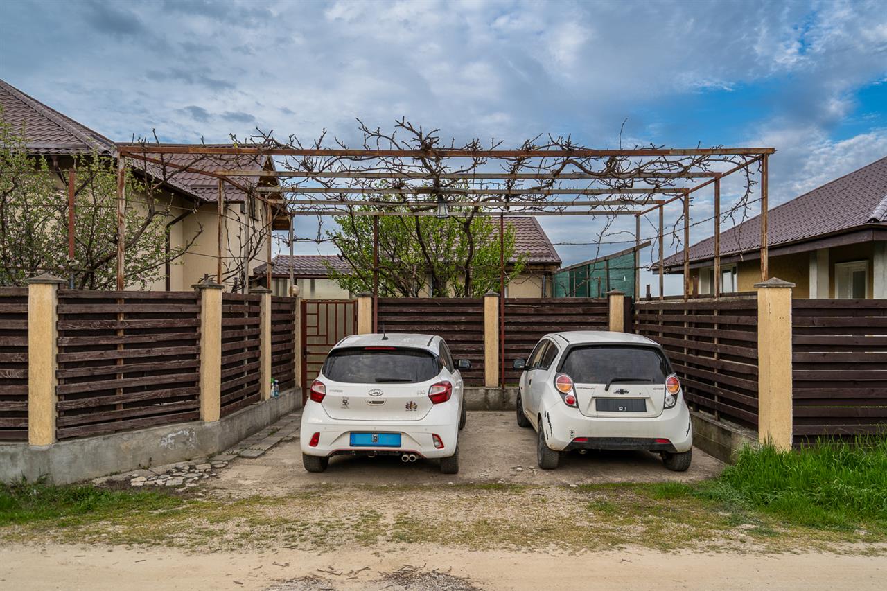 DOMNESTI,VILA INDIVIDUALA,4 CAMERE,258 MP,TEREN 700 MP,AN 2017