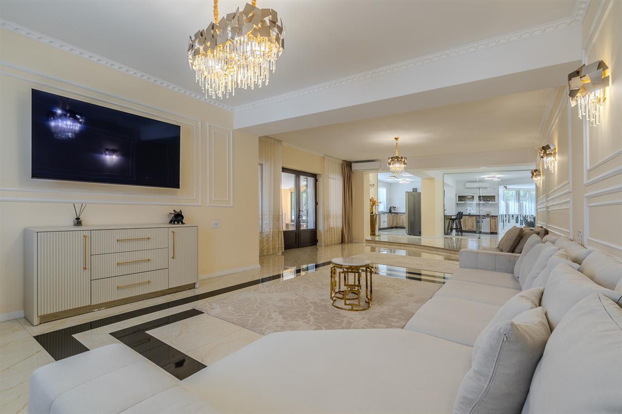 PIPERA  EROU IANCU NICOLAE,VILA ,9 CAMERE,504 MP MP,TEREN 800 MP,PISCINA