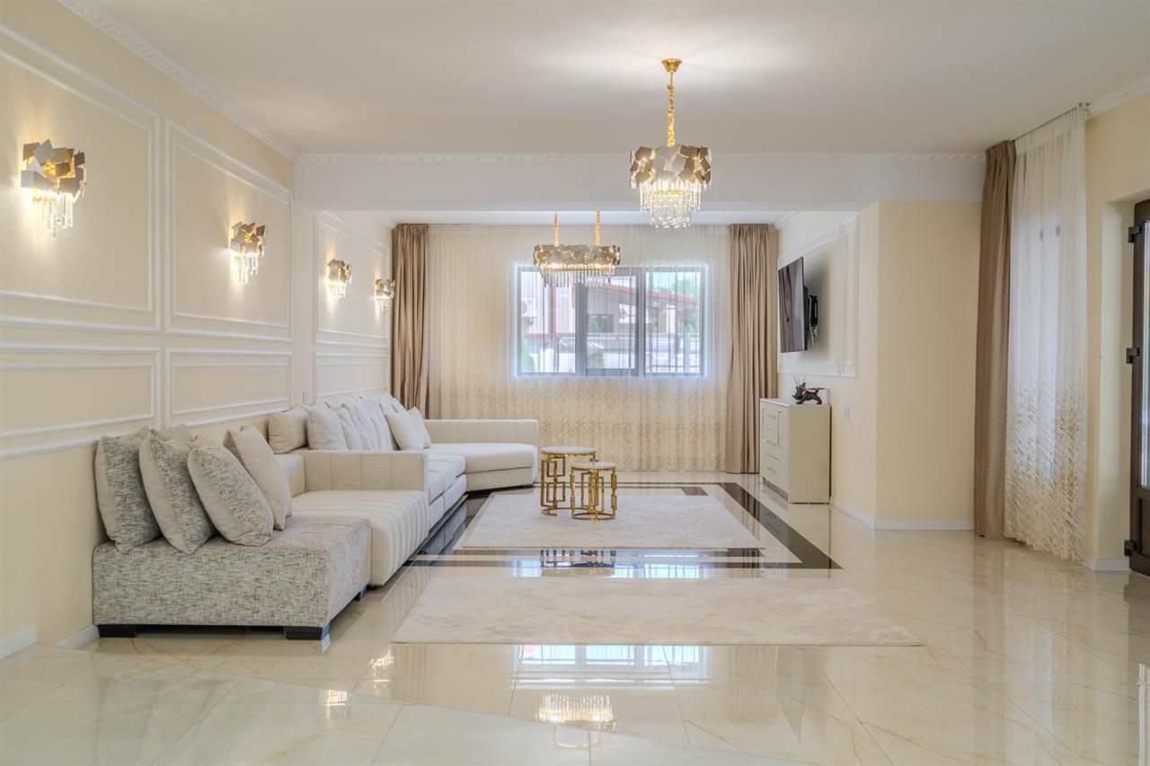 PIPERA  EROU IANCU NICOLAE,VILA ,9 CAMERE,504 MP MP,TEREN 800 MP,PISCINA