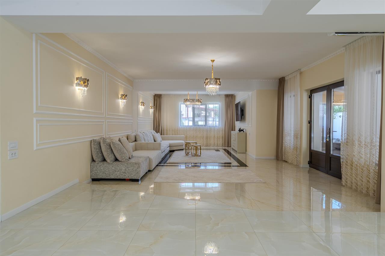 PIPERA  EROU IANCU NICOLAE,VILA ,9 CAMERE,504 MP MP,TEREN 800 MP,PISCINA