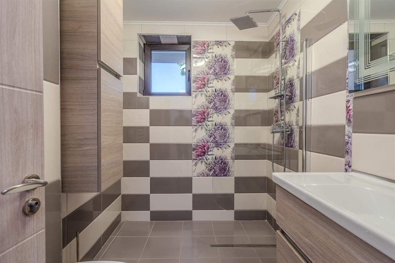 PIPERA  EROU IANCU NICOLAE,VILA ,9 CAMERE,504 MP MP,TEREN 800 MP,PISCINA