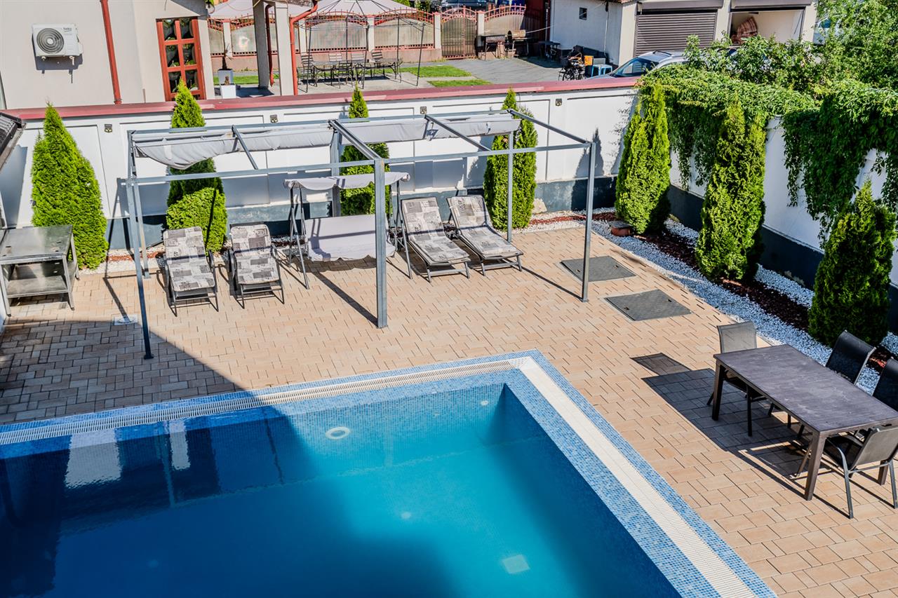 PIPERA  EROU IANCU NICOLAE,VILA ,9 CAMERE,504 MP MP,TEREN 800 MP,PISCINA