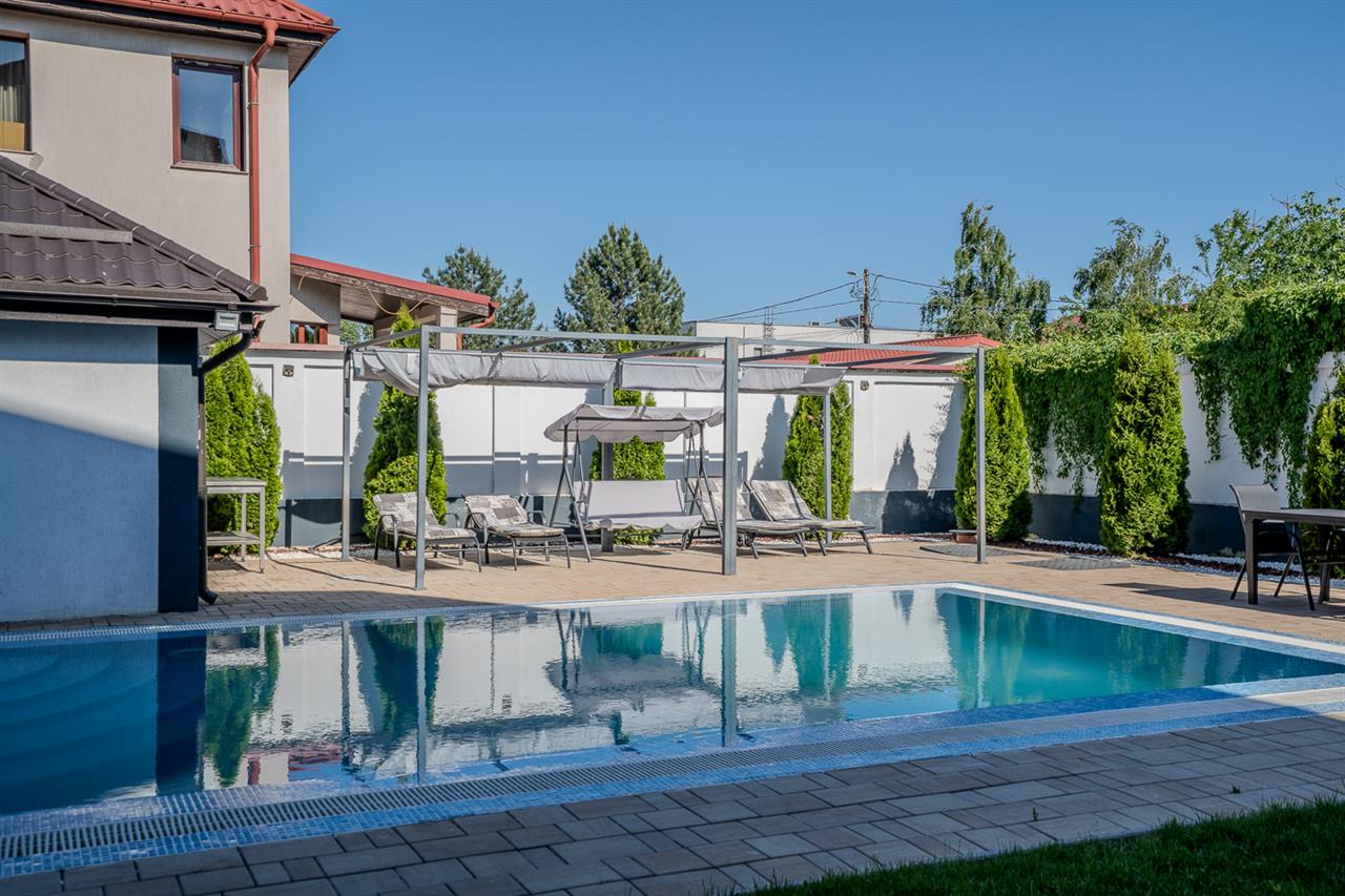 PIPERA  EROU IANCU NICOLAE,VILA ,9 CAMERE,504 MP MP,TEREN 800 MP,PISCINA