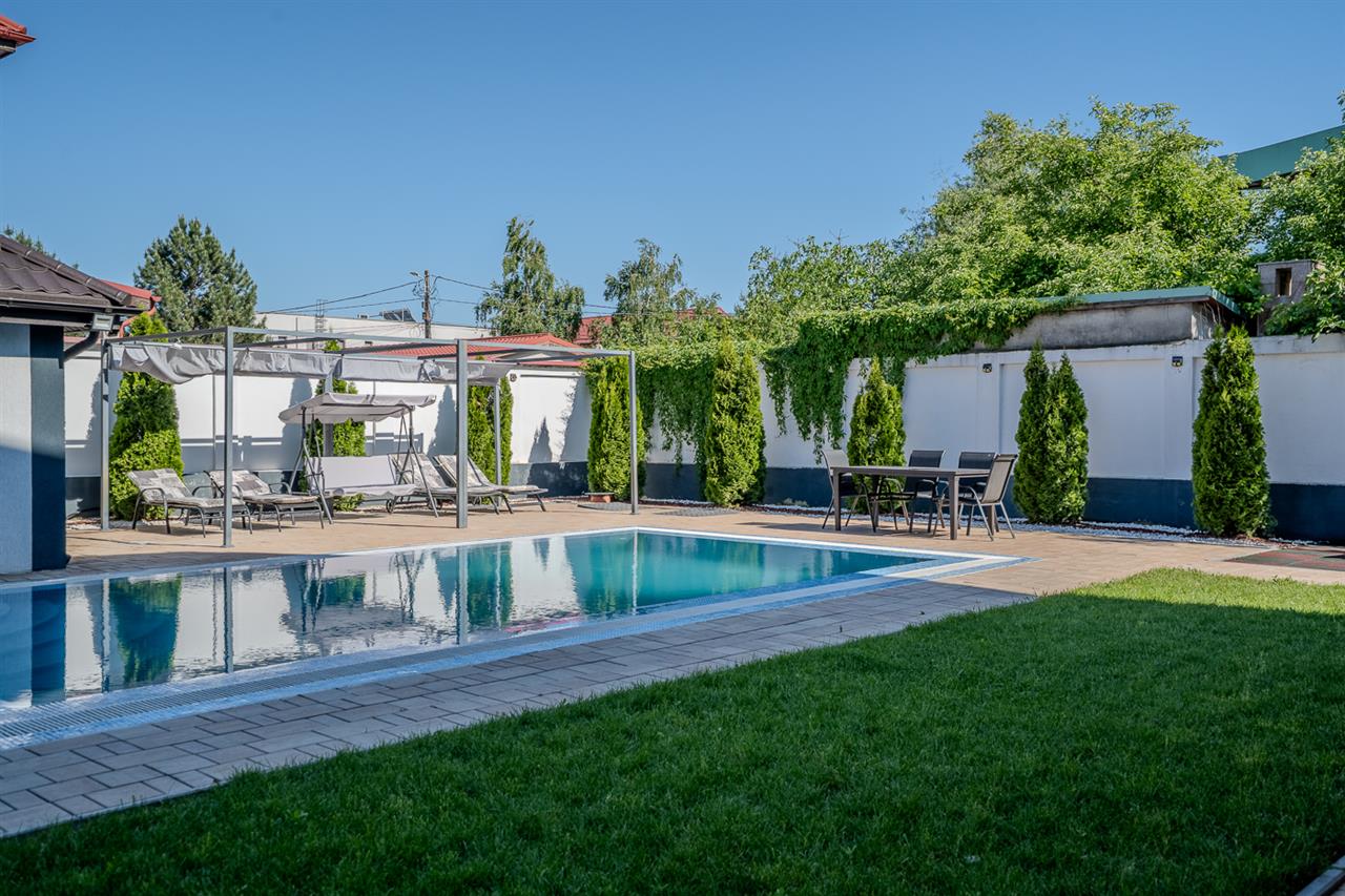 PIPERA  EROU IANCU NICOLAE,VILA ,9 CAMERE,504 MP MP,TEREN 800 MP,PISCINA