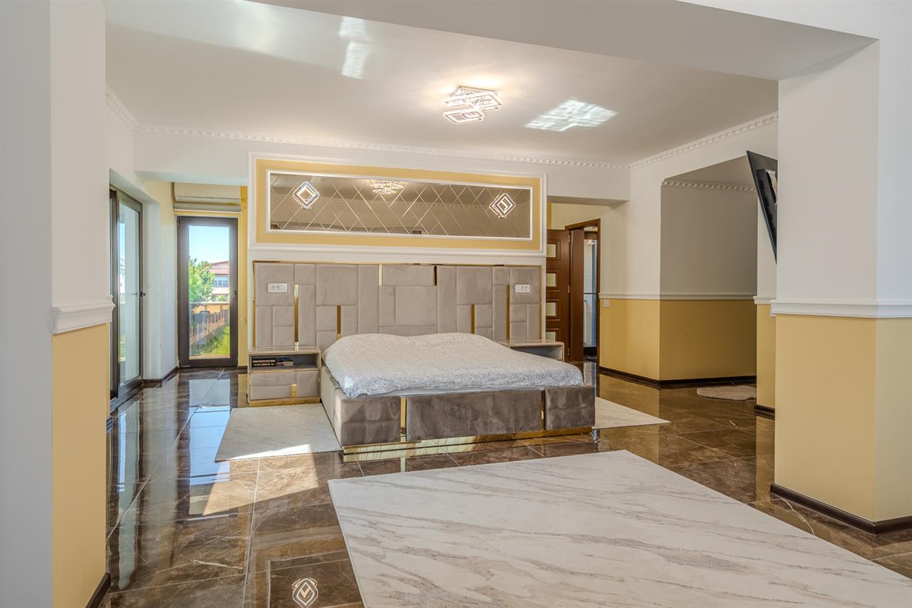 PIPERA  EROU IANCU NICOLAE,VILA ,9 CAMERE,504 MP MP,TEREN 800 MP,PISCINA