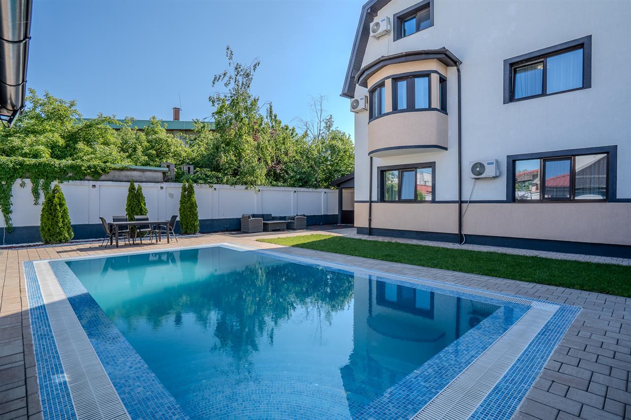 PIPERA  EROU IANCU NICOLAE,VILA ,9 CAMERE,504 MP MP,TEREN 800 MP,PISCINA