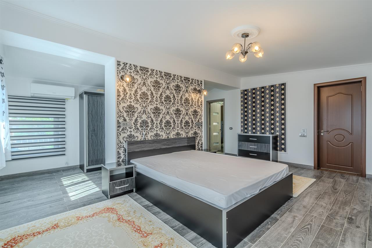 PIPERA  EROU IANCU NICOLAE,VILA ,9 CAMERE,504 MP MP,TEREN 800 MP,PISCINA