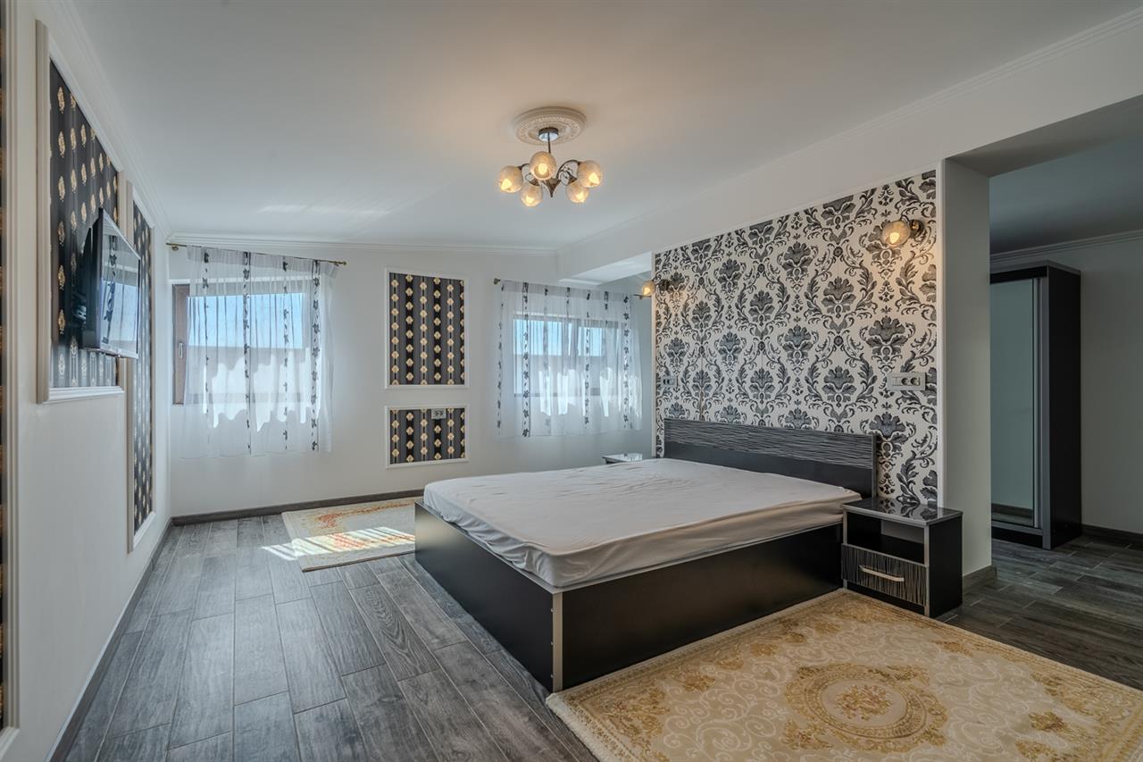 PIPERA  EROU IANCU NICOLAE,VILA ,9 CAMERE,504 MP MP,TEREN 800 MP,PISCINA