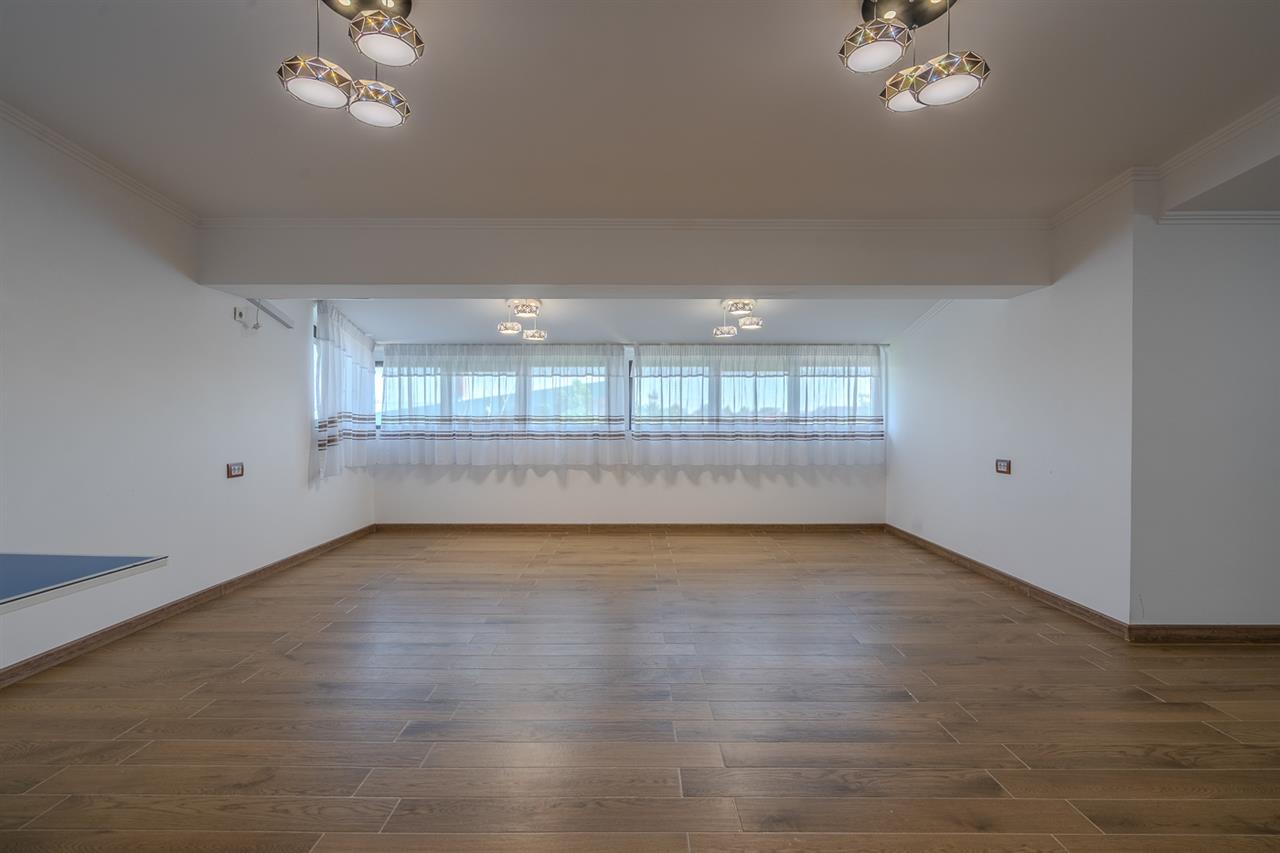 PIPERA  EROU IANCU NICOLAE,VILA ,9 CAMERE,504 MP MP,TEREN 800 MP,PISCINA