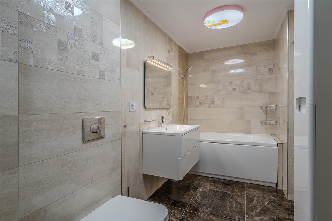 PIPERA  EROU IANCU NICOLAE,VILA ,9 CAMERE,504 MP MP,TEREN 800 MP,PISCINA