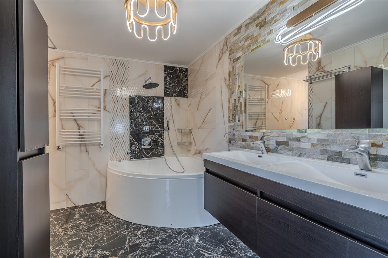 PIPERA  EROU IANCU NICOLAE,VILA ,9 CAMERE,504 MP MP,TEREN 800 MP,PISCINA