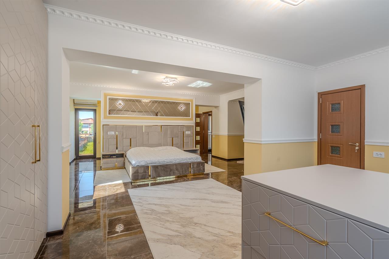 PIPERA  EROU IANCU NICOLAE,VILA ,9 CAMERE,504 MP MP,TEREN 800 MP,PISCINA