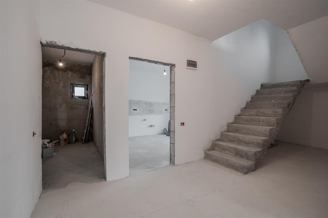 VILA VOLUNTARI,4 CAMERE,3 BAI,154 MP,TEREN 193 MP