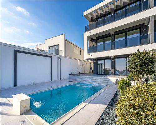 CERNICA,VILA INDIVIDUALA LIPITA,5 CAMERE,453 MP,TEREN 587 MP,PISCINA,DESCHIDERE LAC